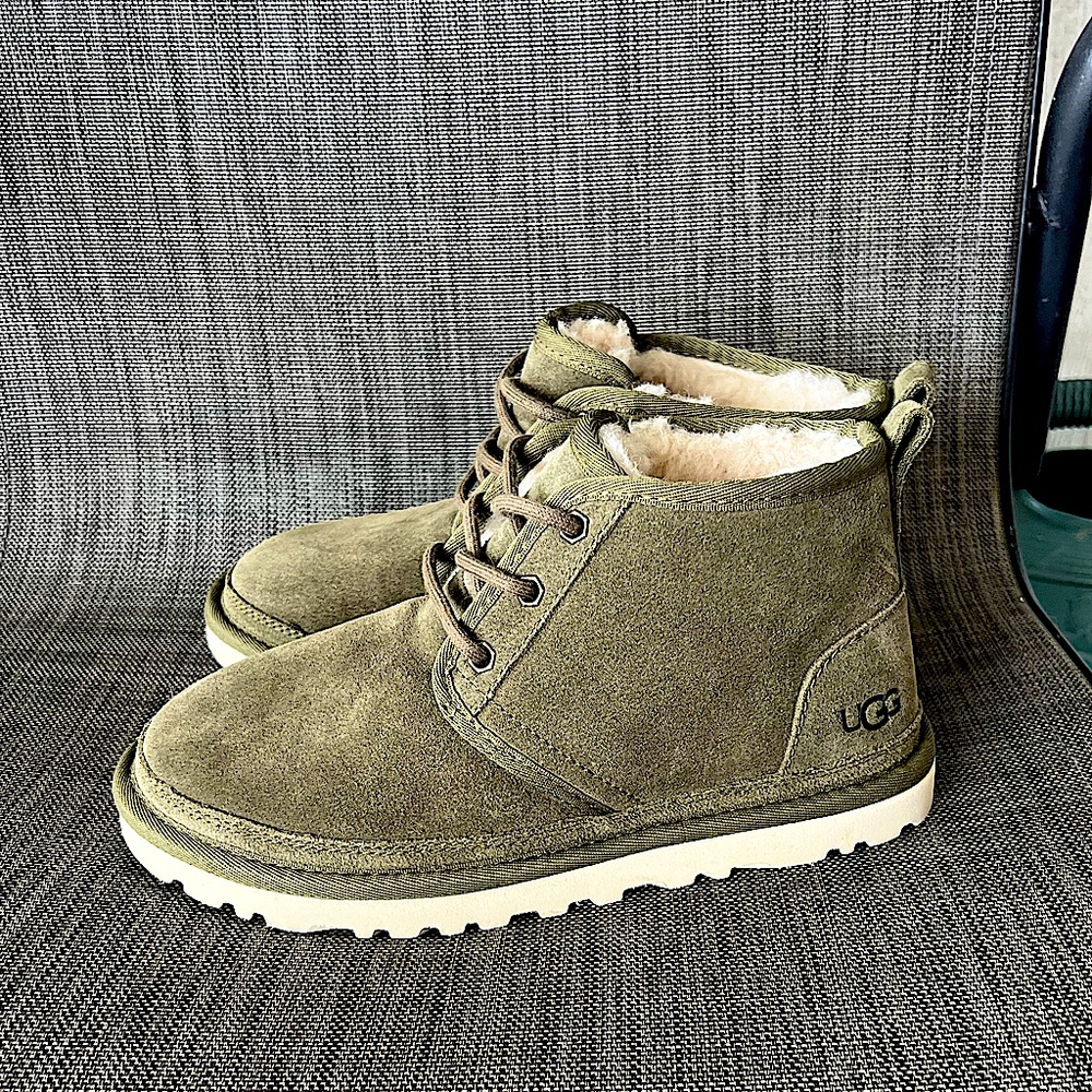 Authentic Ugg Neumel boots Womens size 7 worn 1x wrong size excellent condition!